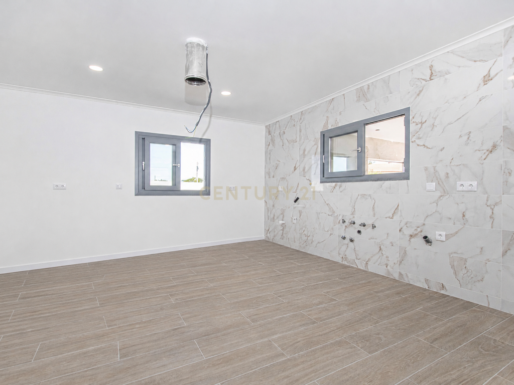 MORADIA T3 COM PISCINA E VISTA CAMPO - Image 22