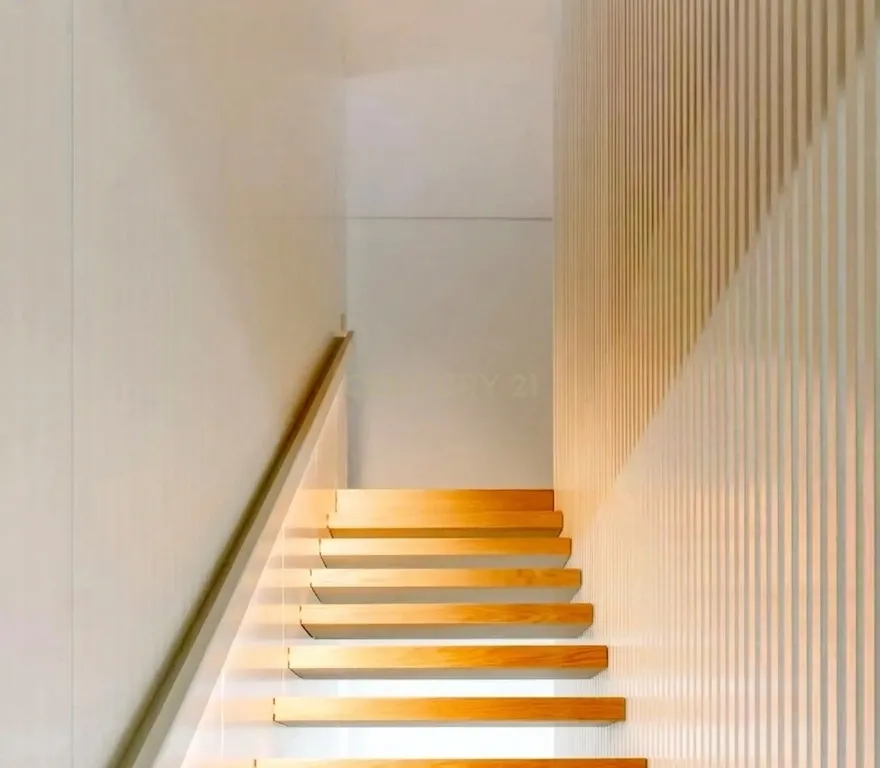 Luxuosa Moradia T4 em Alcântara, Lisboa - Image 8