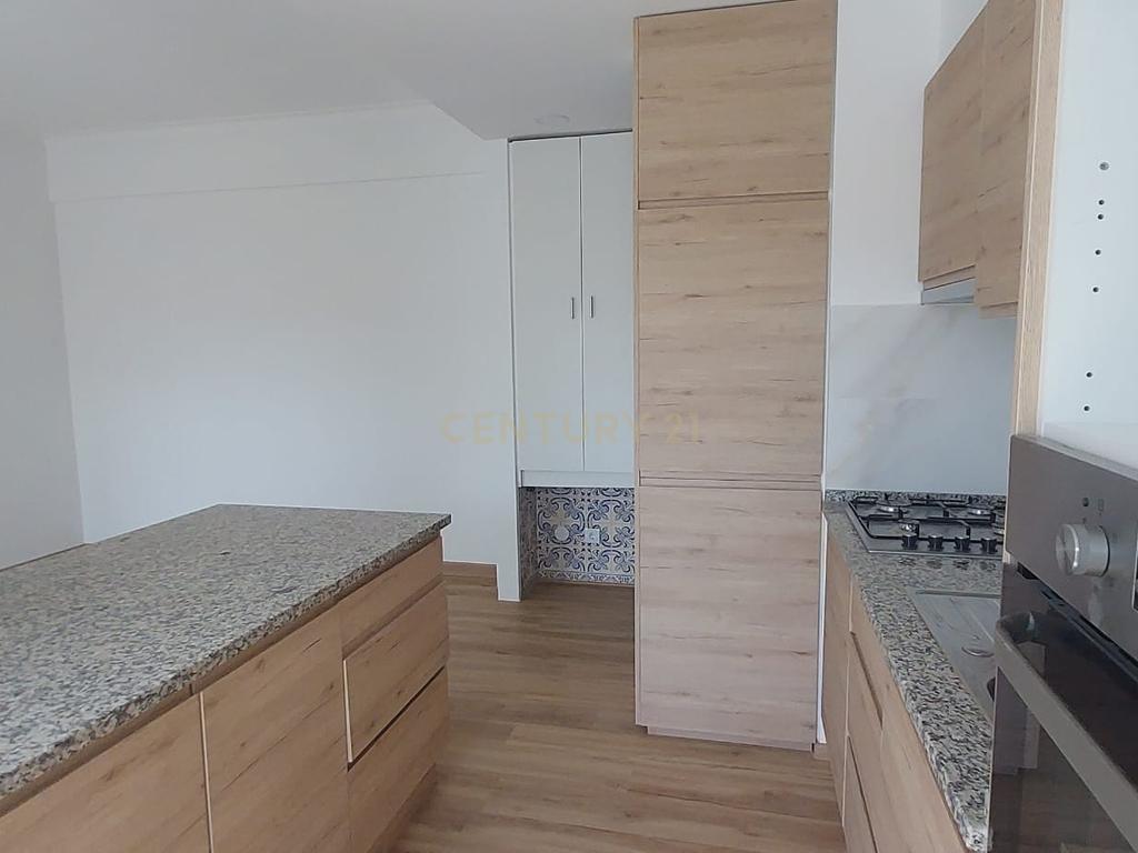 Apartamento T2 Renovado com cozinha equipada -  Odivelas  - Image 4