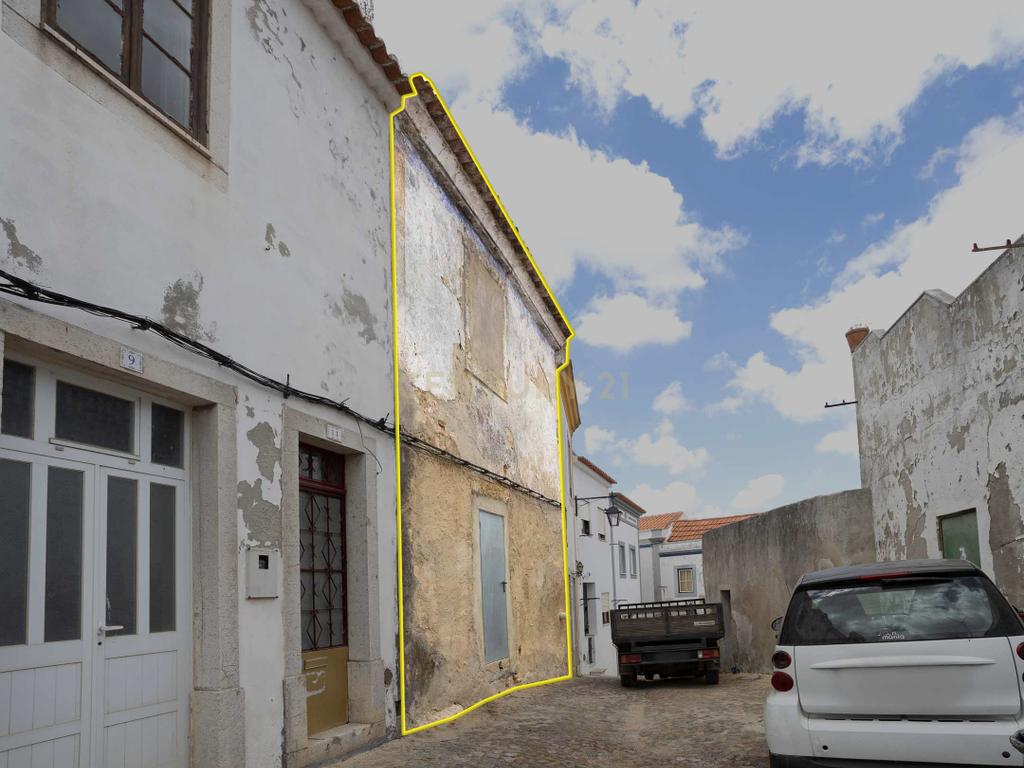 Moradia em ruinas no centro histórico de Palmela - Image 3