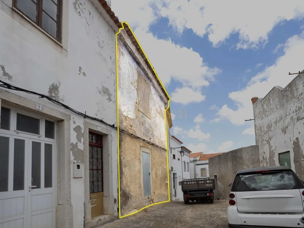 Moradia em ruinas no centro histórico de Palmela - Image 3