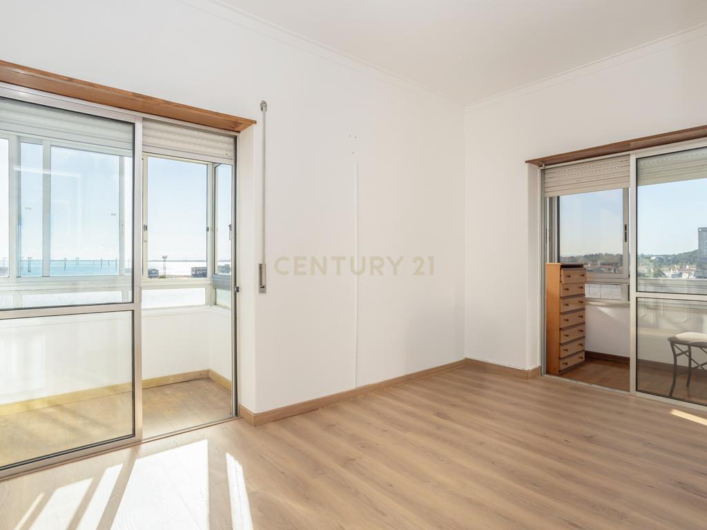 Apartamento T3 em Almada com Excelente Localização - Image 38