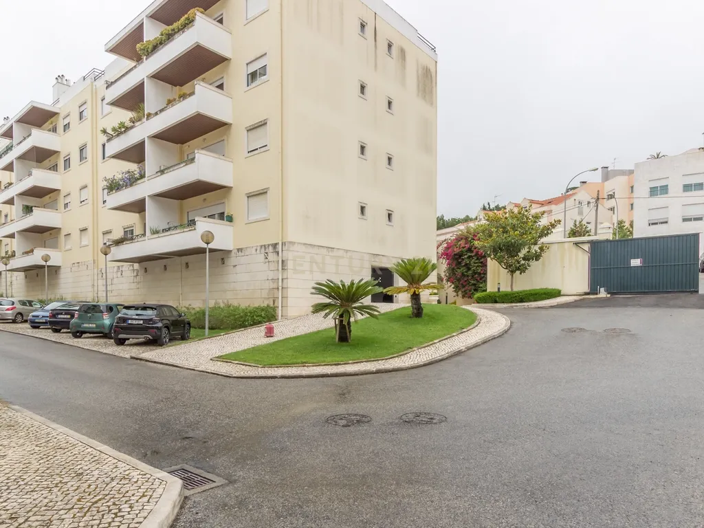 Apartamento T3 em Carnaxide – Arrendamento em Condomínio Privado - Image 7
