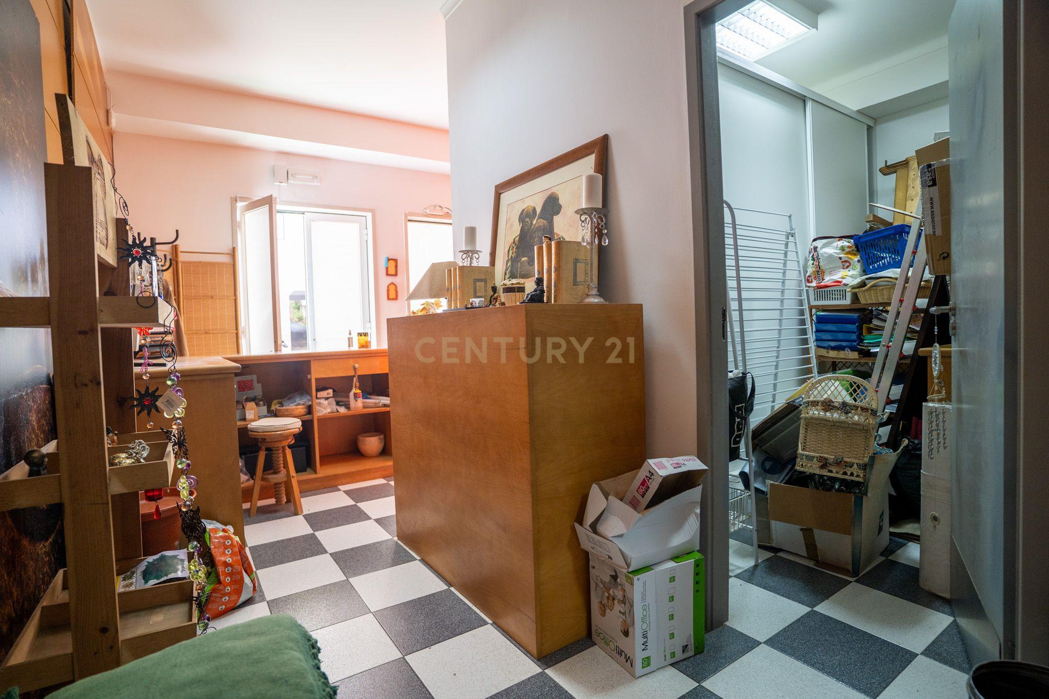 Fotografia 11 de Loja Comercial Arrendada na Malveira | Oportunidade de Investimento com Rentabilidade Imediata