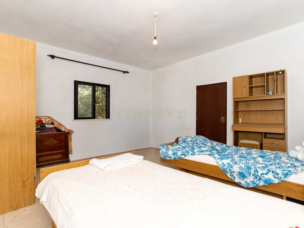 Moradia com 3 Quartos, Quintal e Garagem em Santana da Serra - Image 8