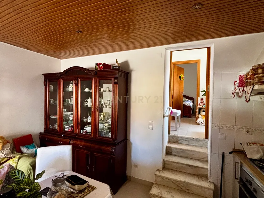 Moradia com T1+T2 Arrendados: Oportunidade no Gradil - Image 20