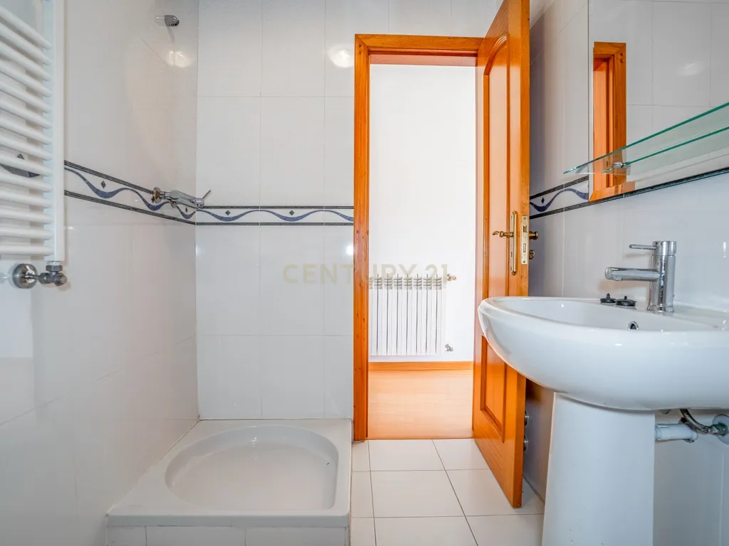 Moradia T4 na Urbanização Quinta do Pinheiro Manso – Caldas da Rainha - Image 24