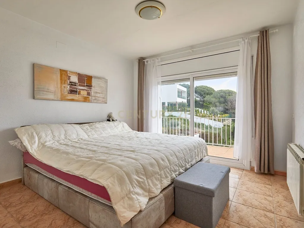 Moradia com vista para o mar e 3 habitações independentes em Canet de Mar - Image 17