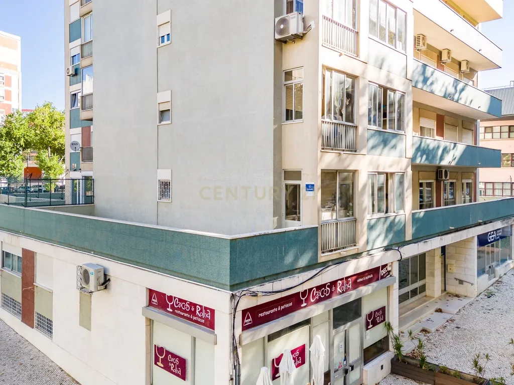 Espetacular Apartamento T5 com Terraço e Garagem, em São Domingos de Benfica, Lisboa - Image 44