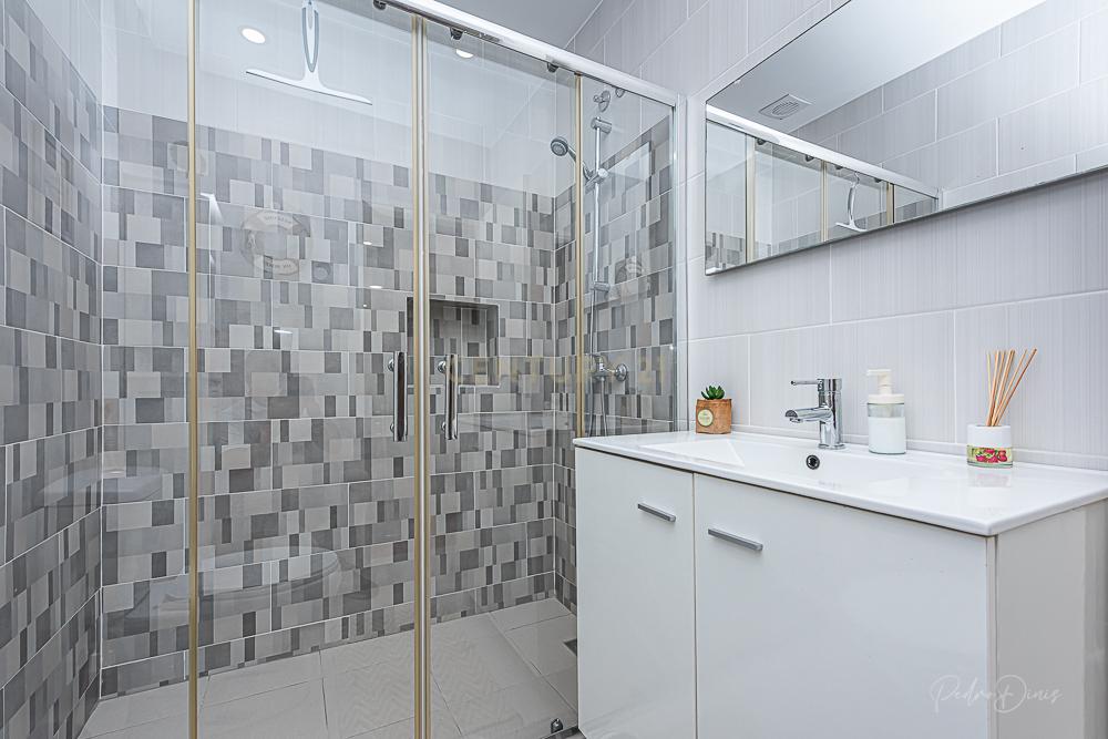 Alojamento Estudantil LÁ-SALETTE ( quarto Pisco de Peito Ruivo 10m2 ) - Image 5