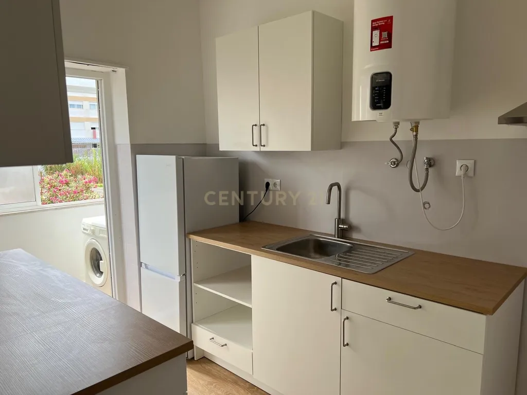 Apartamento T3 para arrendamento em Torre da Marinha, Seixal - Image 3