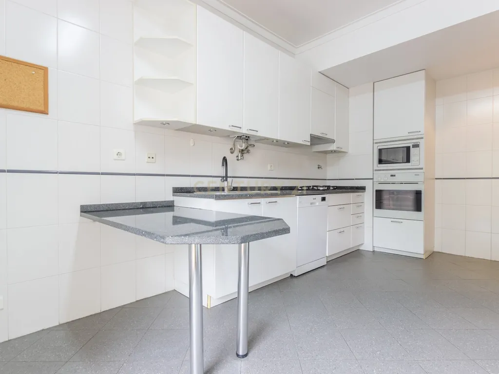 Apartamento T3 em Carnaxide – Arrendamento em Condomínio Privado - Image 25