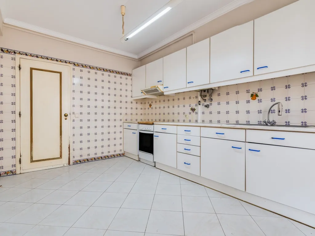 Apartamento T3 com 126 m² e elevador no centro de Olhão — ✅ FINANCIAMENTO JOVEM 100% - Image 3