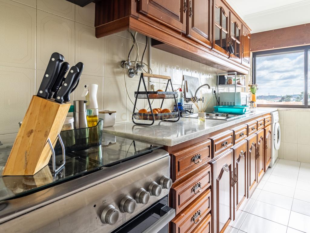 Apartamento T3 com Varanda na Quinta do Conde – 3º Andar - Image 7