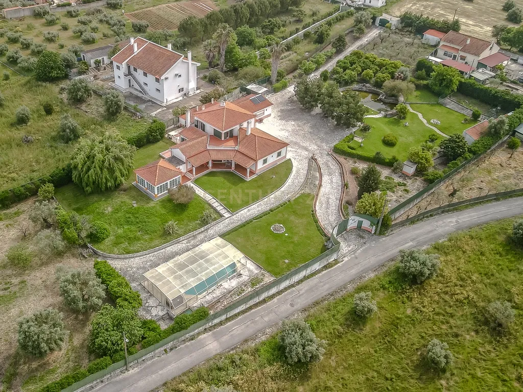 Moradia de sonho com Piscina, 7 Divisões e com Terreno 8461 m2 – Excelente Localização, a 40 minutos de Lisboa ! - Image 43