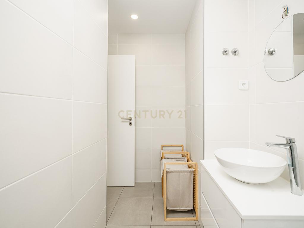 APARTAMENTO T3, TOTALMENTE REMODELADO, PARA VENDA NO CENTRO DE SETÚBAL - Image 17