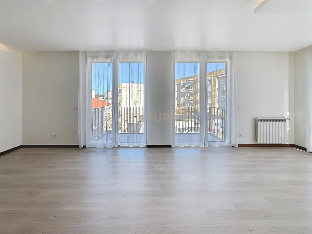 Penthouse T2 com Terraço e Piscina Privativa – Sítio da Nazaré - Image 15