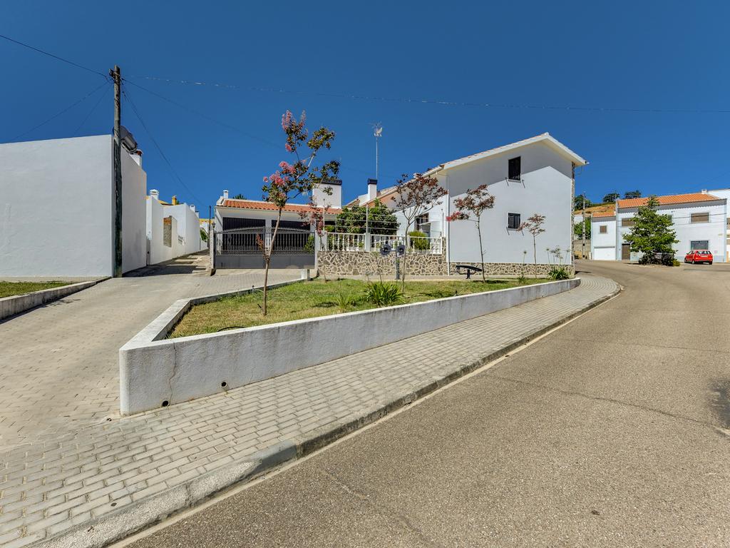 Moradia T8 de 288 m² no Centro de Montargil – Junto à Barragem - Image 2