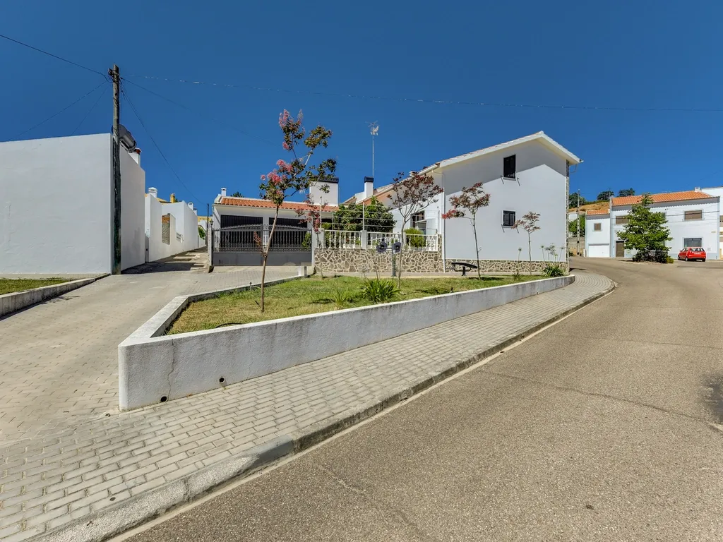 Moradia T8 de 288 m² no Centro de Montargil – Junto à Barragem - Image 2