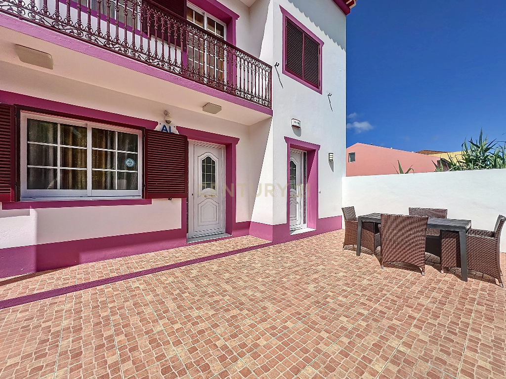 🏡 Moradia Única com Vista Mar — 3 Apartamentos | AL em Funcionamento | Feteiras, Ponta Delgada - Image 3