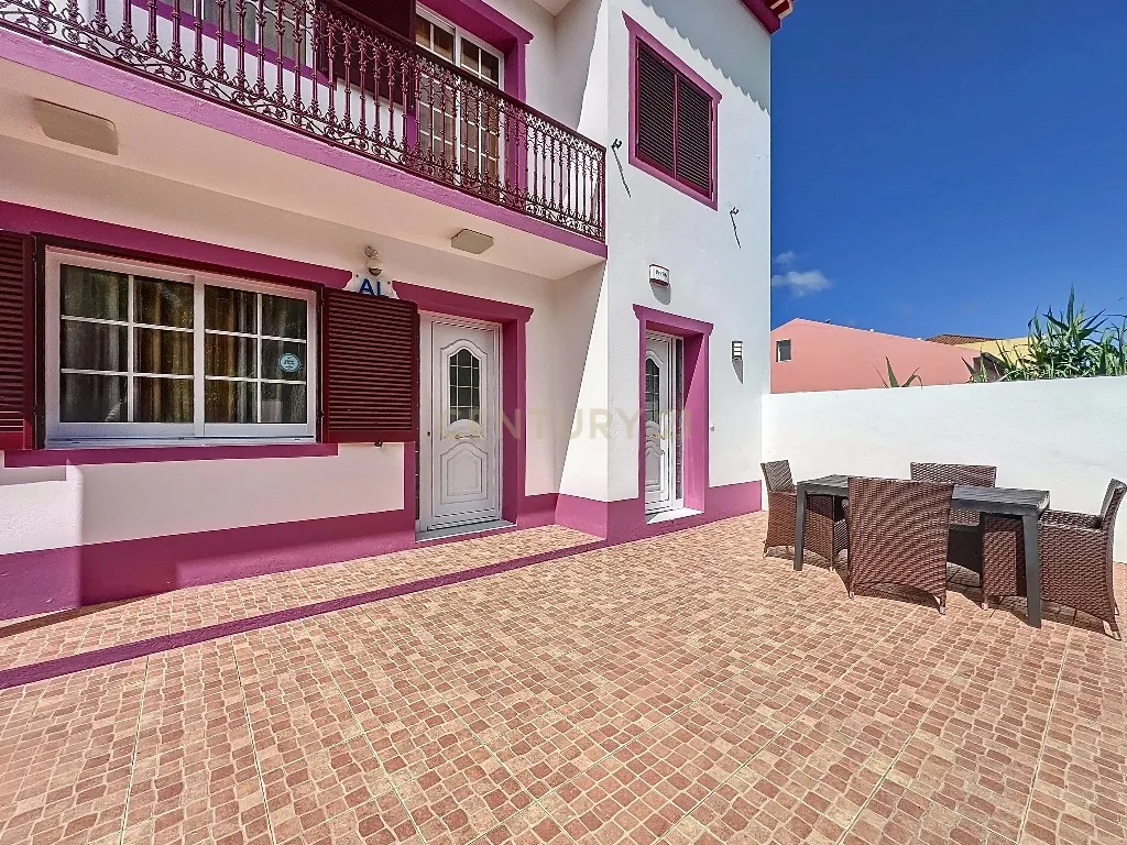 🏡 Moradia Única com Vista Mar — 3 Apartamentos | AL em Funcionamento | Feteiras, Ponta Delgada - Image 3