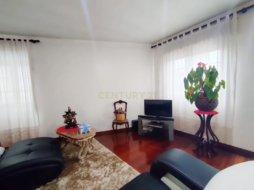 Moradia com Comércio em Amorim, Póvoa de Varzim - Uma Oportunidade Única! - Image 23