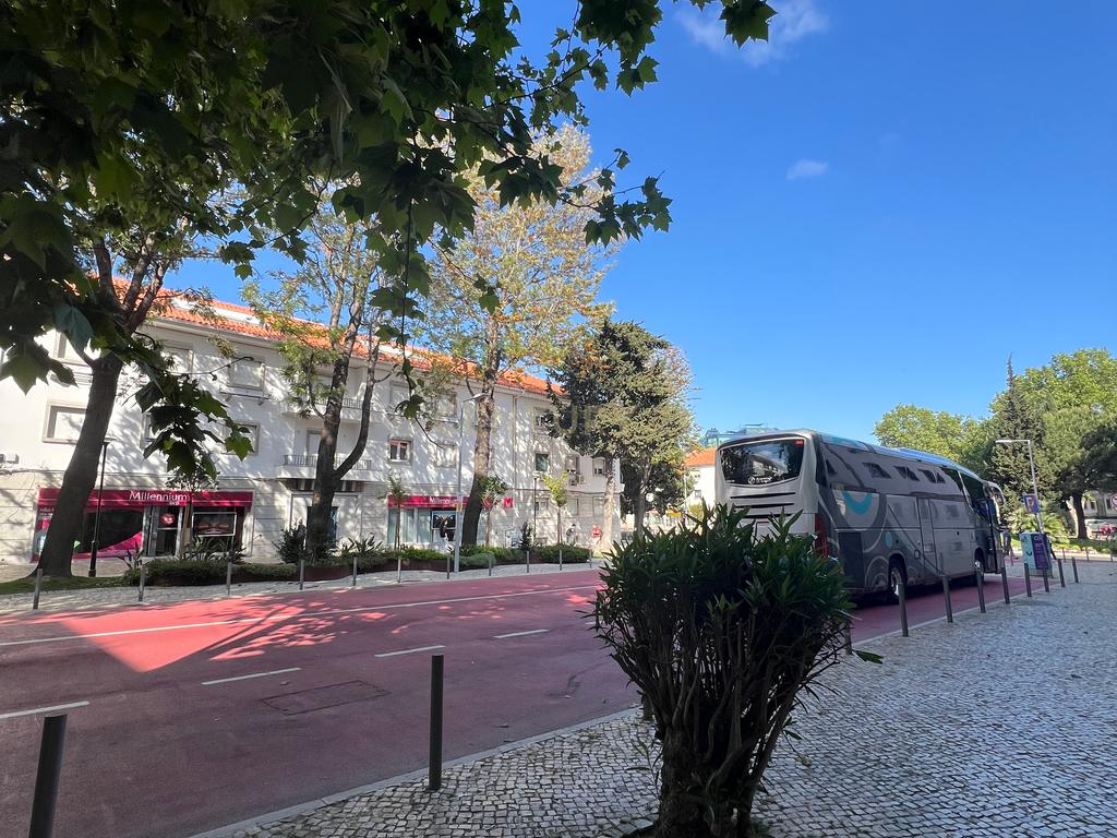 Oportunidade Única: Loja para Arrendamento em Zona Turística de Cascais - Image 16