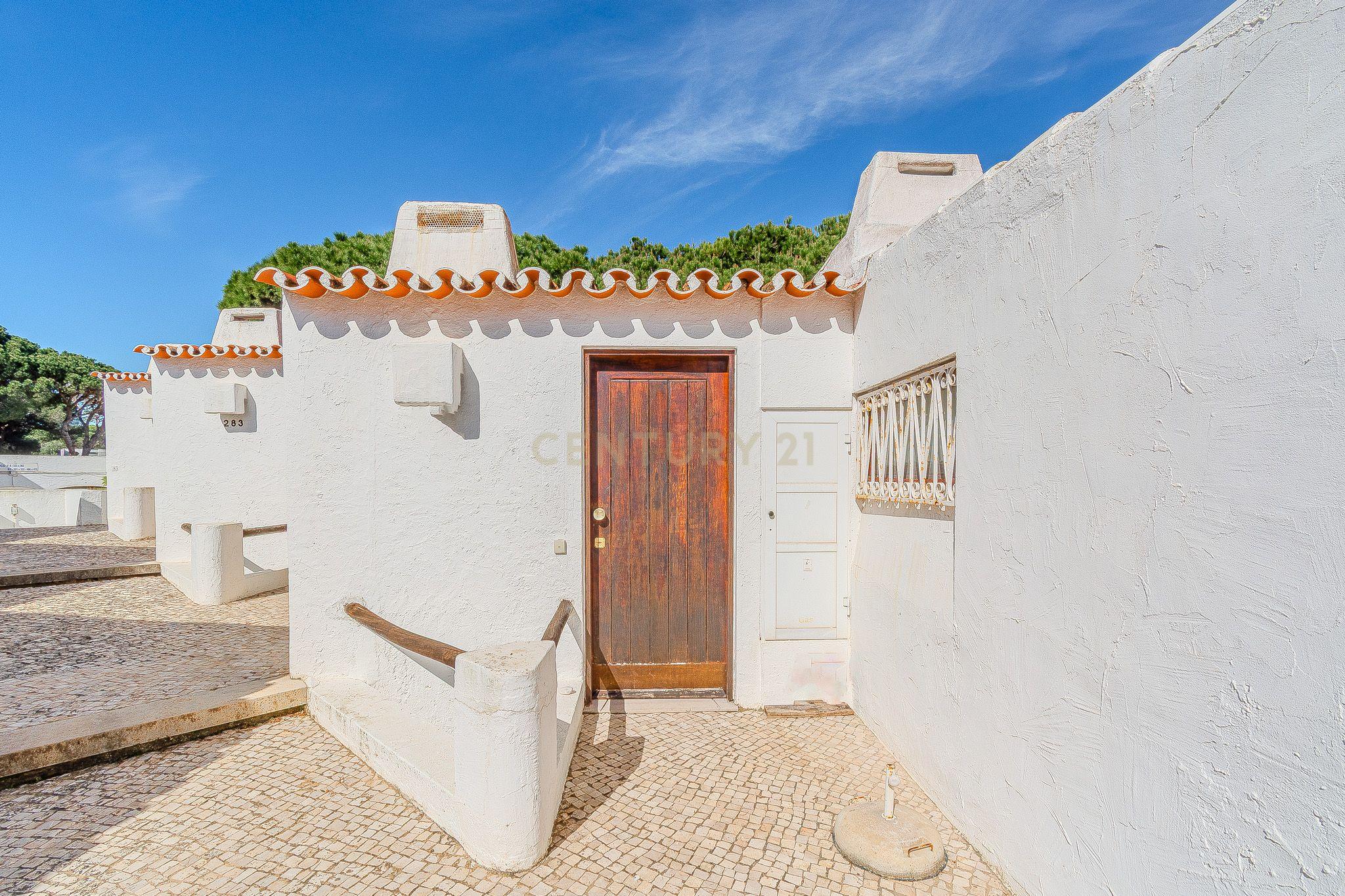Apartamento T0+1 em Condomínio Fechado – Perto da Praia da Falésia, Albufeira! - Image 3