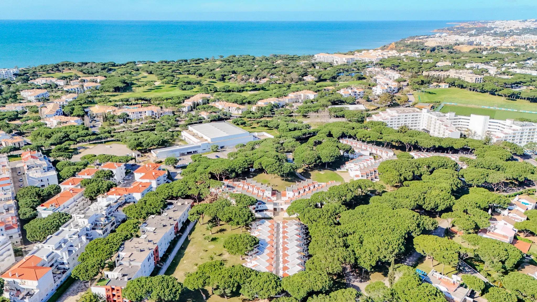 Apartamento T0+1 em Condomínio Fechado – Perto da Praia da Falésia, Albufeira! - Image 28