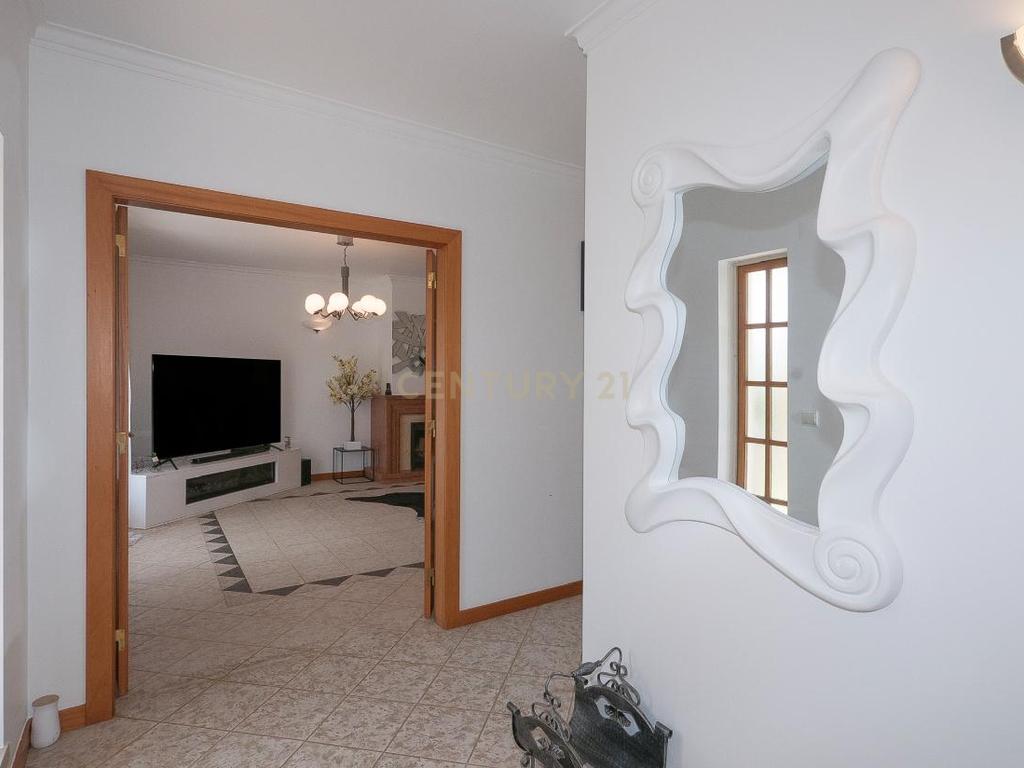 Moradia com 480m2 e piscina, na Ericeira - Image 14