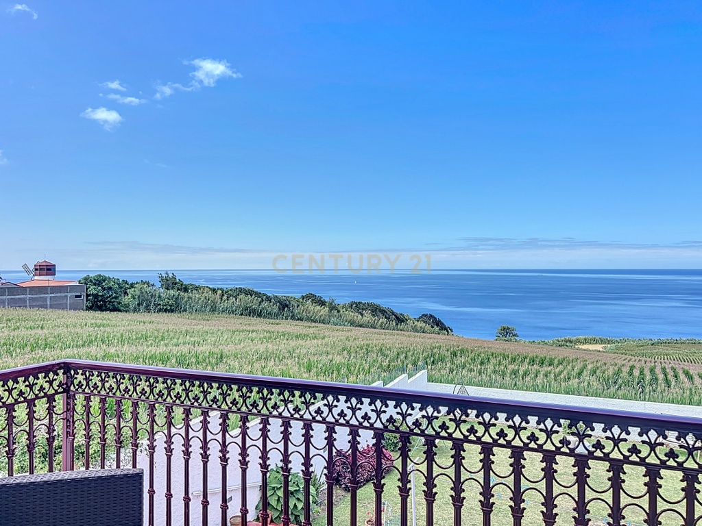 🏡 Moradia Única com Vista Mar — 3 Apartamentos | AL em Funcionamento | Feteiras, Ponta Delgada - Image 12