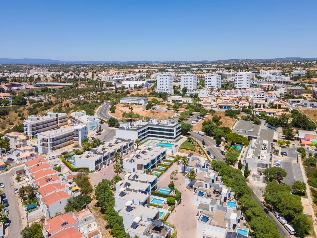 Apartamento T2 Novo a Estrear, Piscina, Estacionamento Privativo, no Centro de Albufeira – Correeira - Image 22