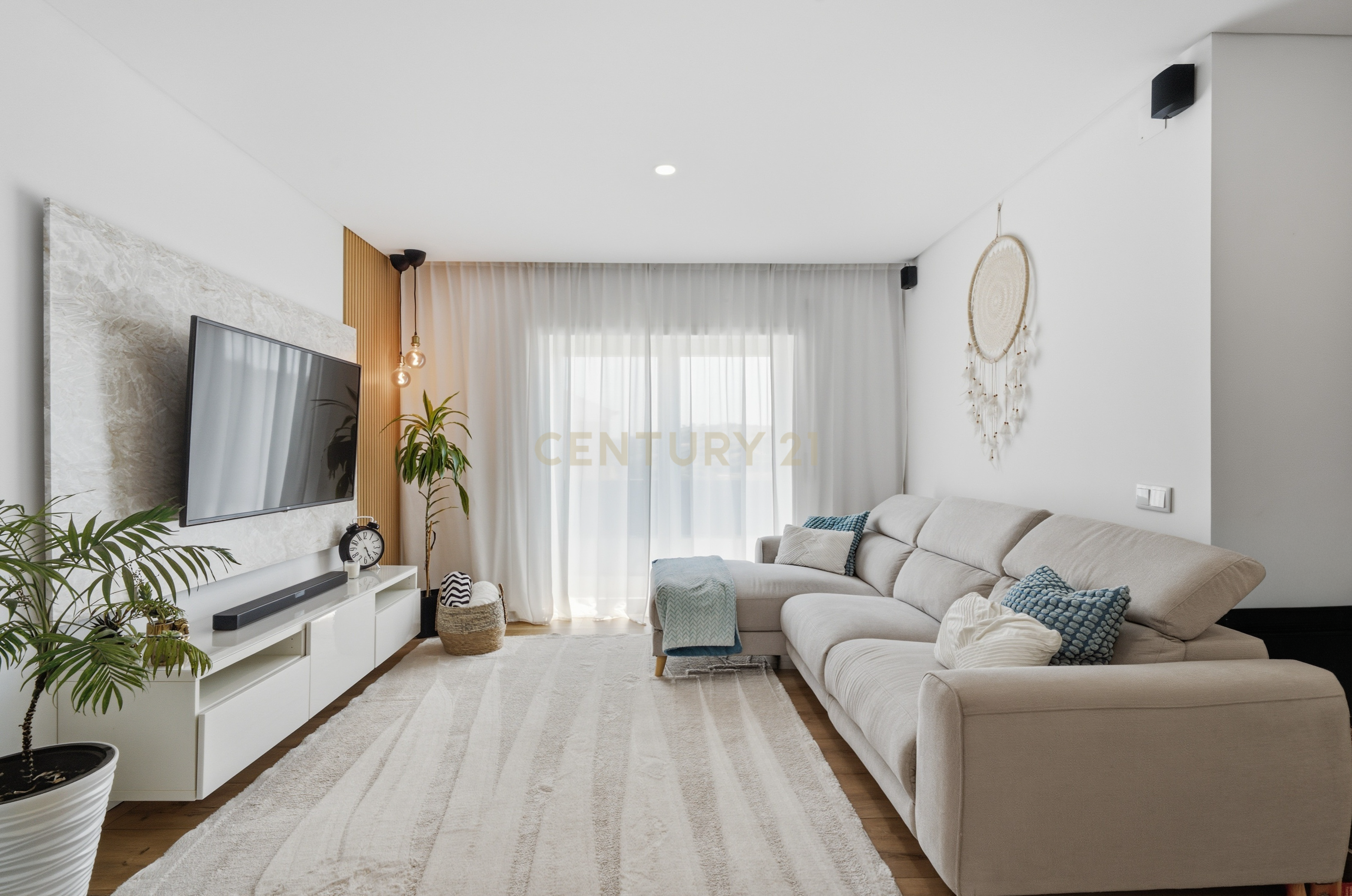 Fotografia 4 de Moradia T3+1 Totalmente Remodelada  em 2026 com Piscina, Painéis Solares e Vista de Campo | Sendieira