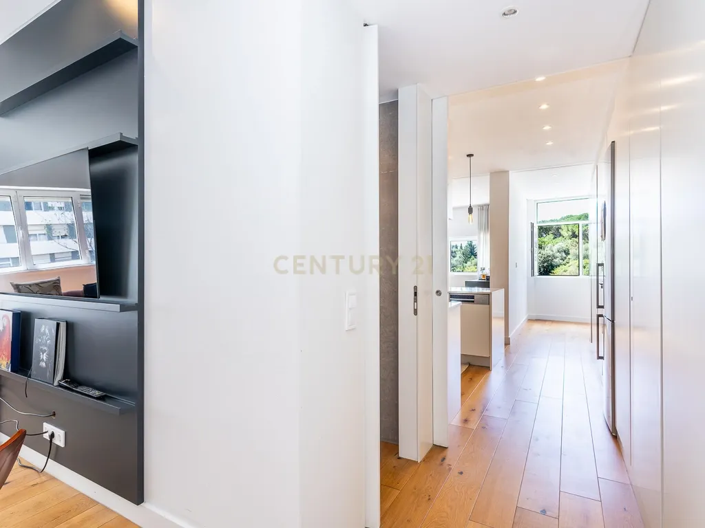 T3 Remodelado com Suite com closet e Parqueamento para Arrendamento em Algés/Miraflores - Image 18