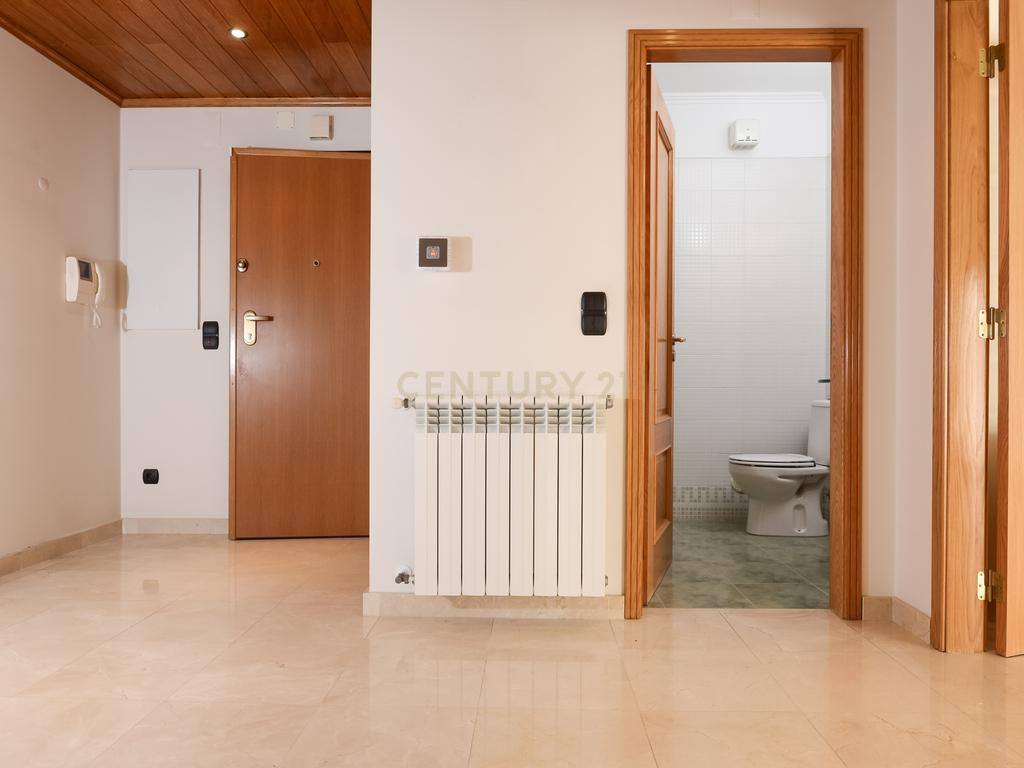 Apartamento T2 com Vista Mar, 2 lugares de garagem na Parede, Cascais - Image 3