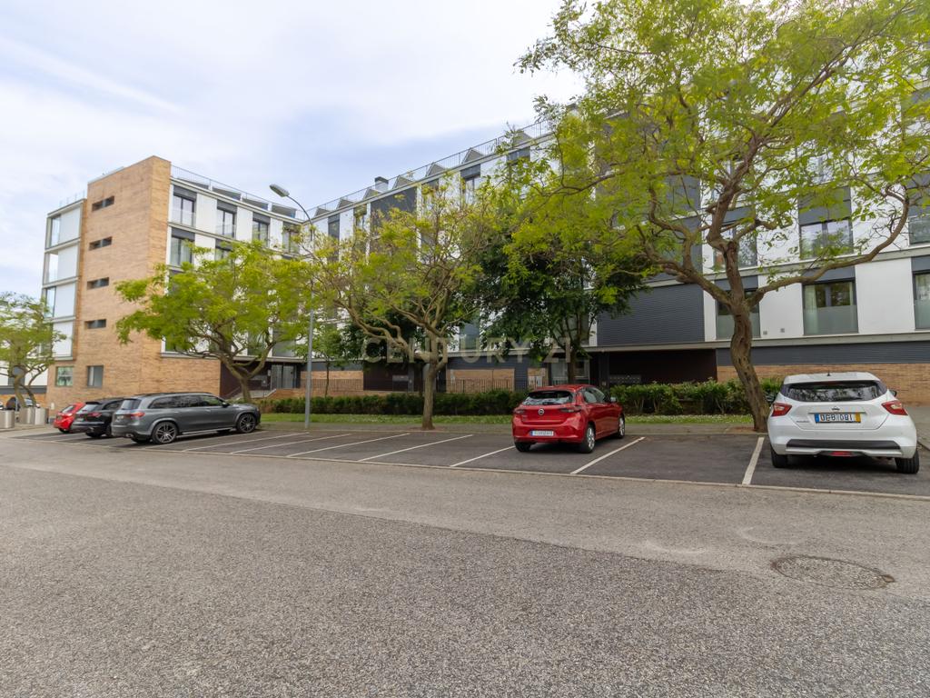 Duplex T4 em Oeiras com terraço e box (3 vagas) - Image 29