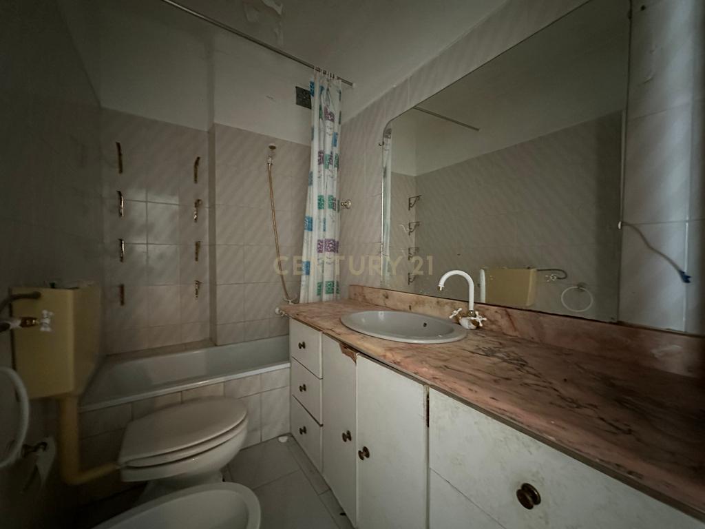 Apartamento T1 para Remodelação – Praça do Brasil, Setúbal - Image 6