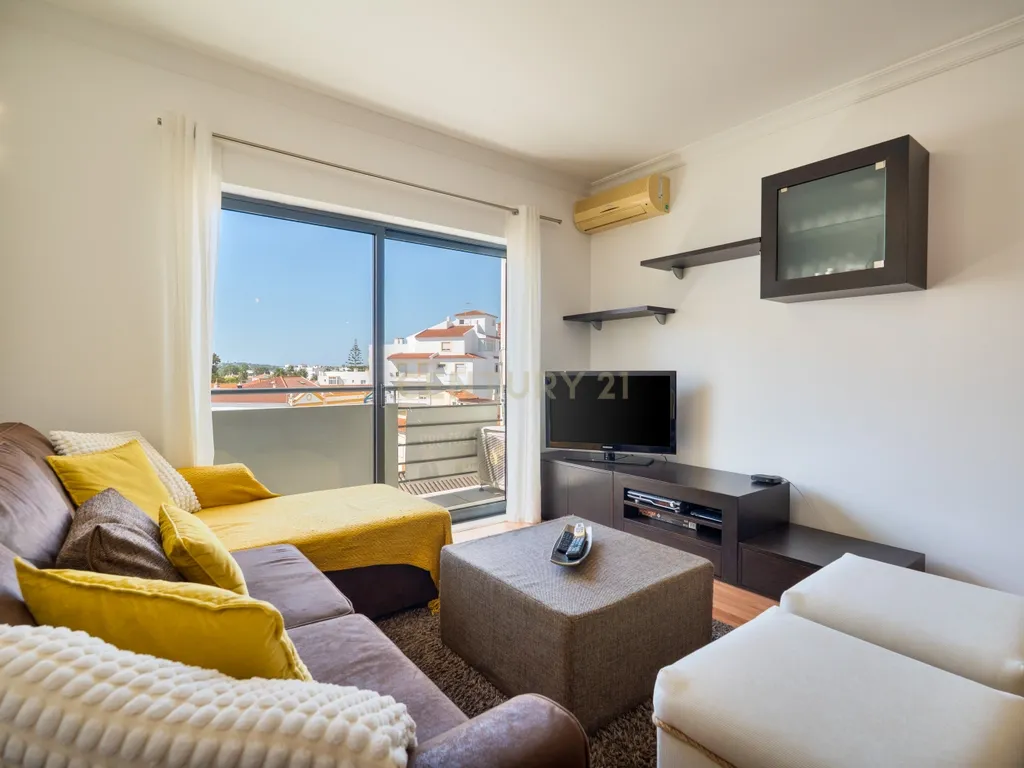 Excelente T3 em Lagoa | Localização Privilegiada perto de Tudo - Image 4