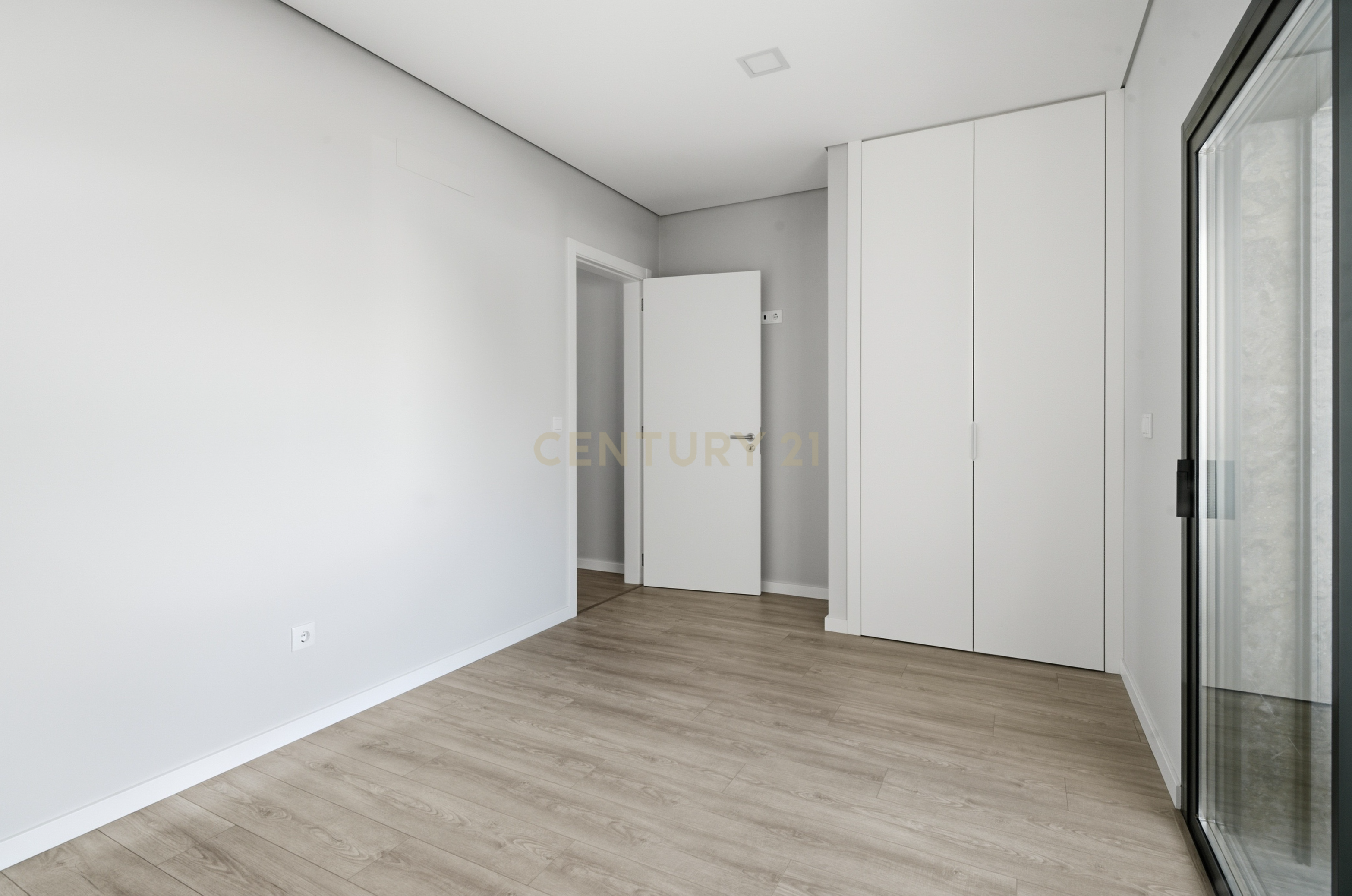 Fotografia 8 de Apartamento T2 Novo com Terraço e Lugar de Garagem em Mafra