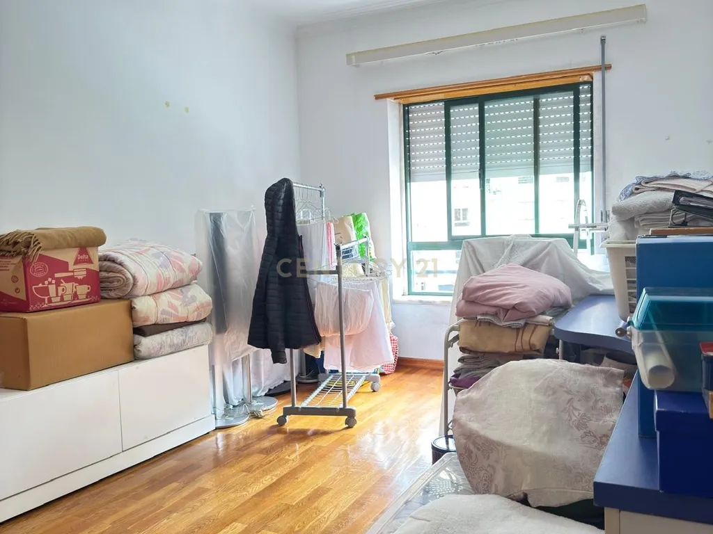 T4 com uma área de 150 m2 localizado em Massamá - Image 19