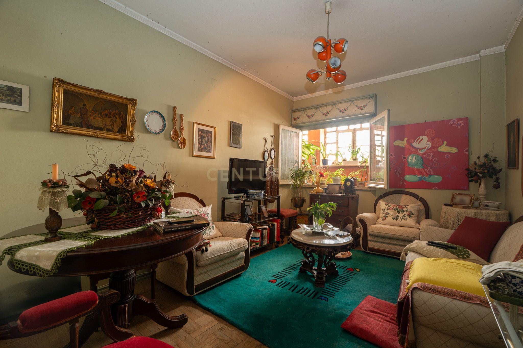 Apartamento de tipologia T3, com cerca de 115 m2, 2 WC, despensa, localizado numa das artérias principais da cidade de Odivelas, mais concretamente na Rua Professor Dr. Augusto Abreu Lopes. - Image 19