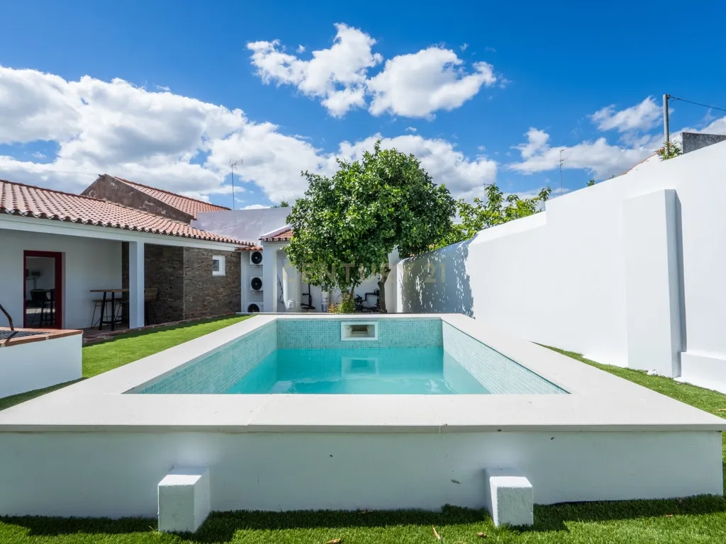 Moradia T2 Premium com Piscina, Suite e Acabamentos de Excelência - Image 34