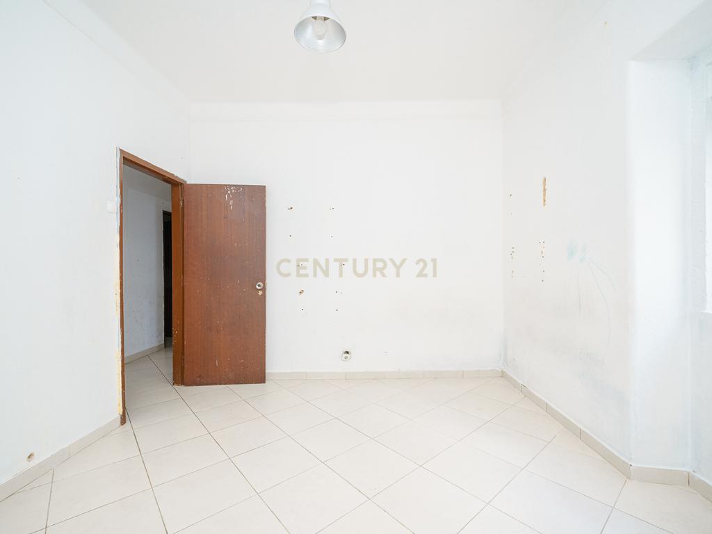 APARTAMENTO T6 NO CORAÇÃO DA CIDADE, EM SETÚBAL - Image 32