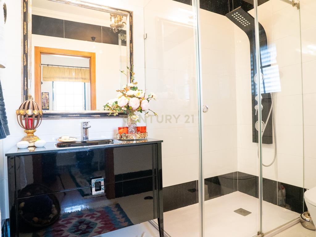 🏡 Moradia T5 como nova na Encarnação – Tranquilidade e vista desafogada! - Image 42