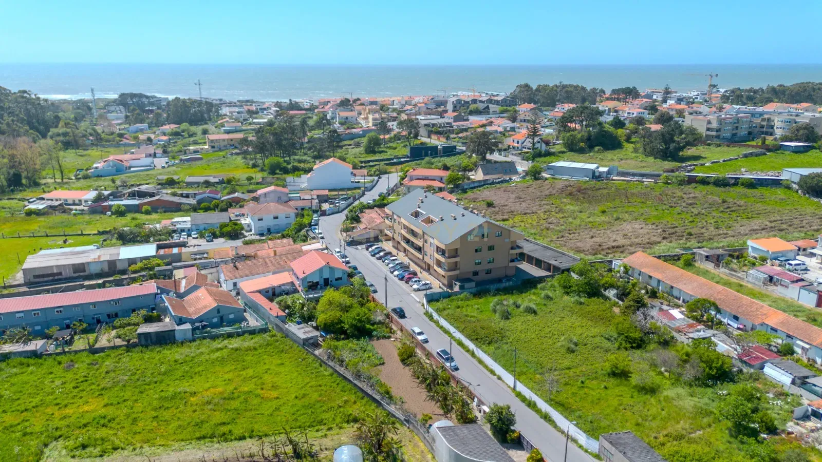 T3 Duplex com Varanda, Terraço e Garagem Box – Canidelo, a 5 min da Praia - Image 36