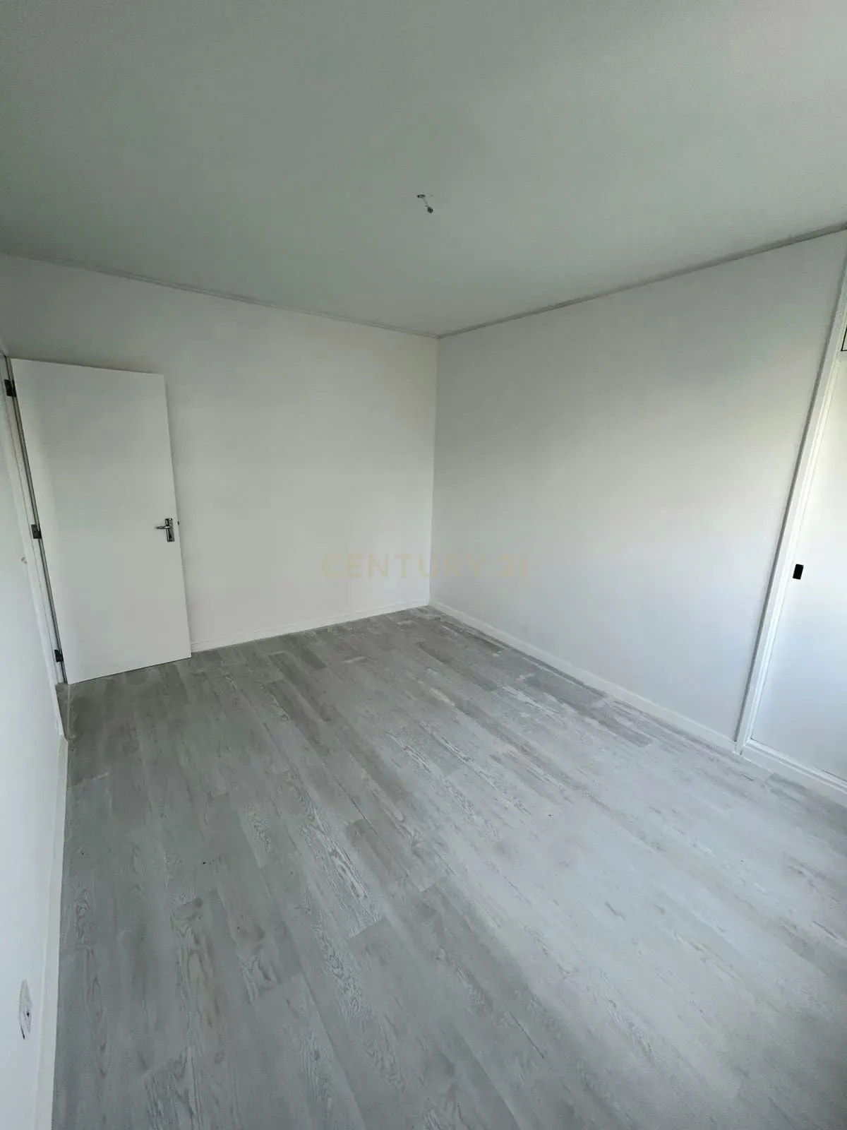 Fotografia 7 de Apartamento T3 com 100 m2 no Monte Estoril para arrendamento