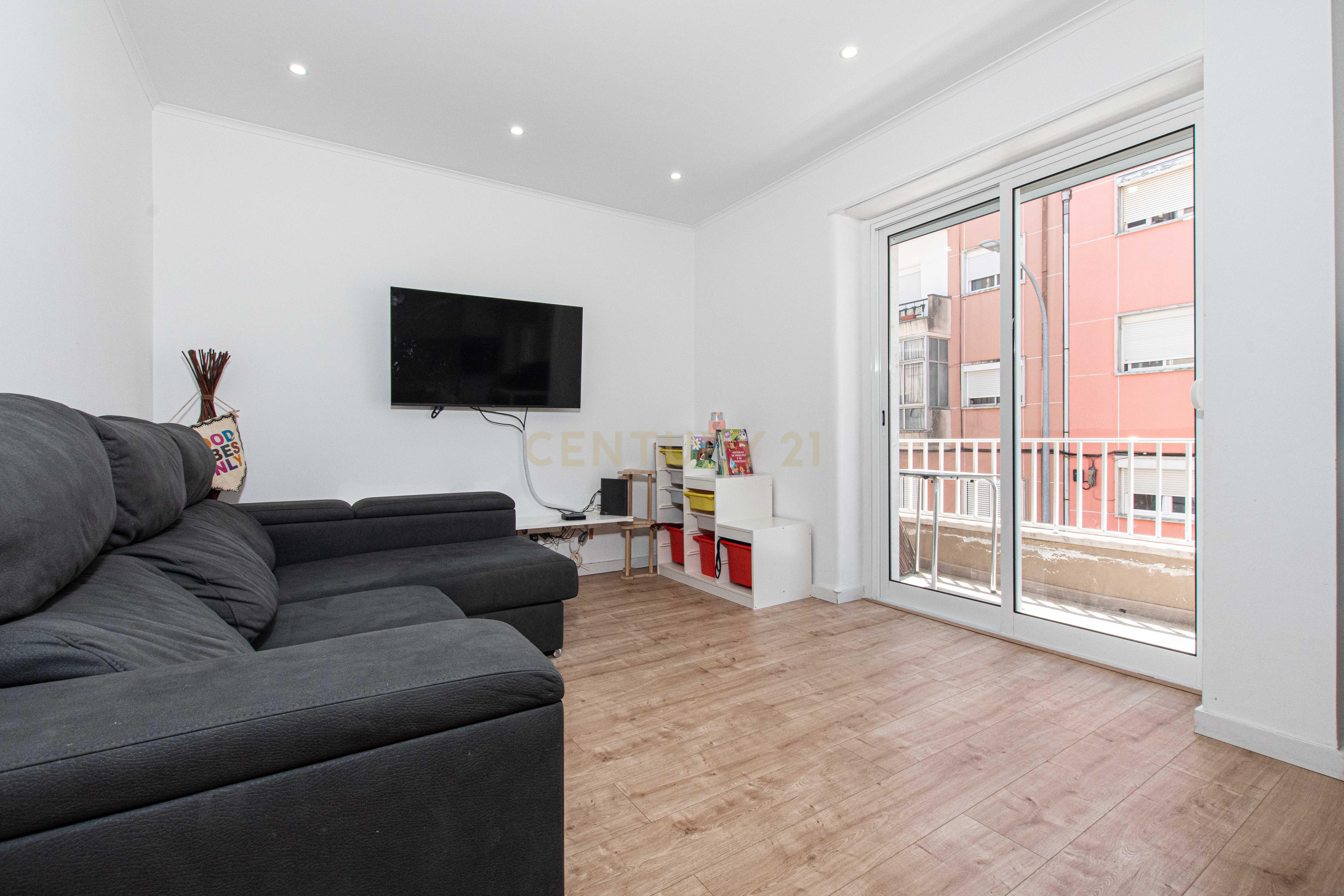 Fotografia 7 de Apartamento T3 remodelado no Casal de São Brás , Amadora
