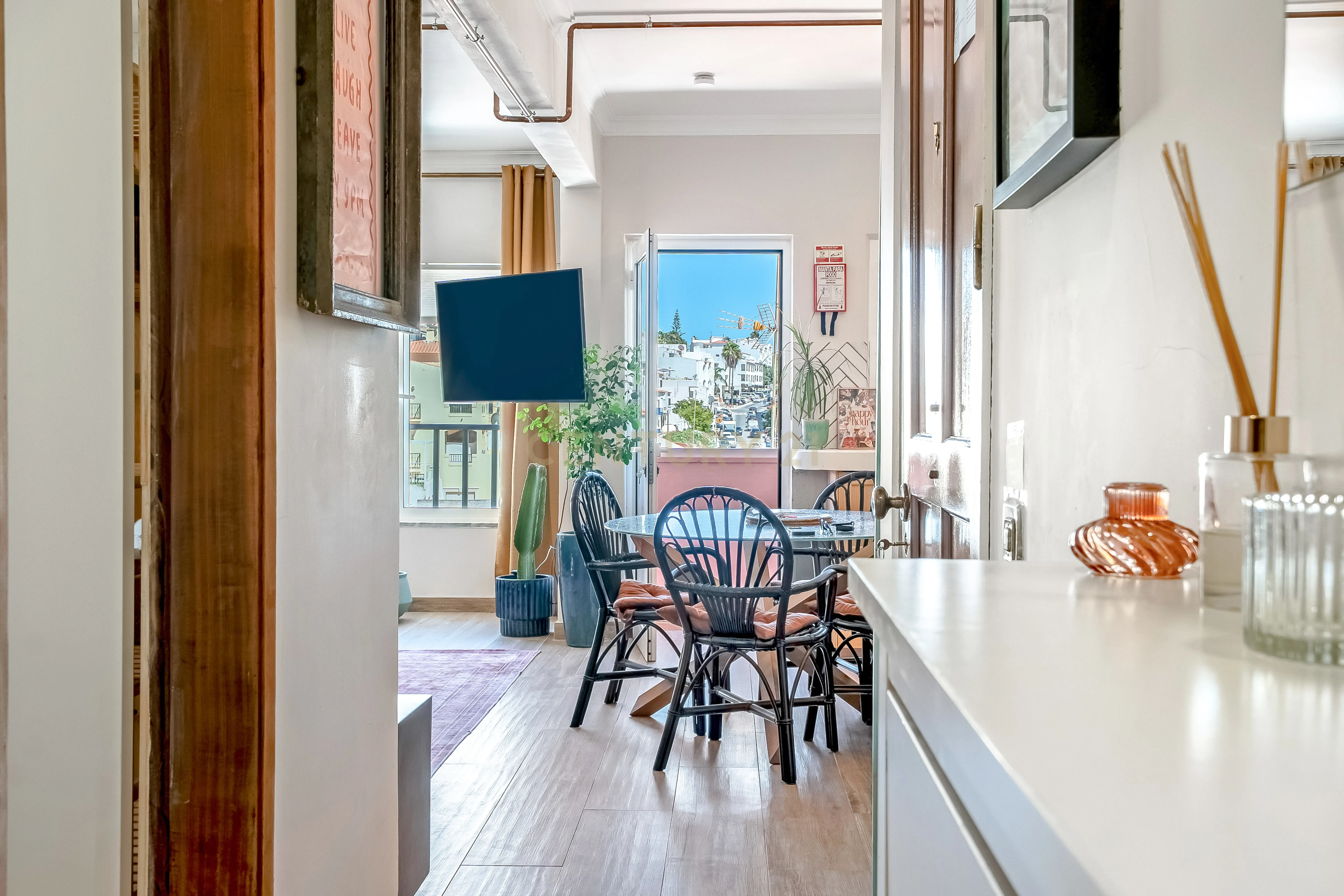 Fotografia 6 de T2 Renovado no Centro de Carvoeiro | Rooftop Privado com Vista Mar | 30s da Praia