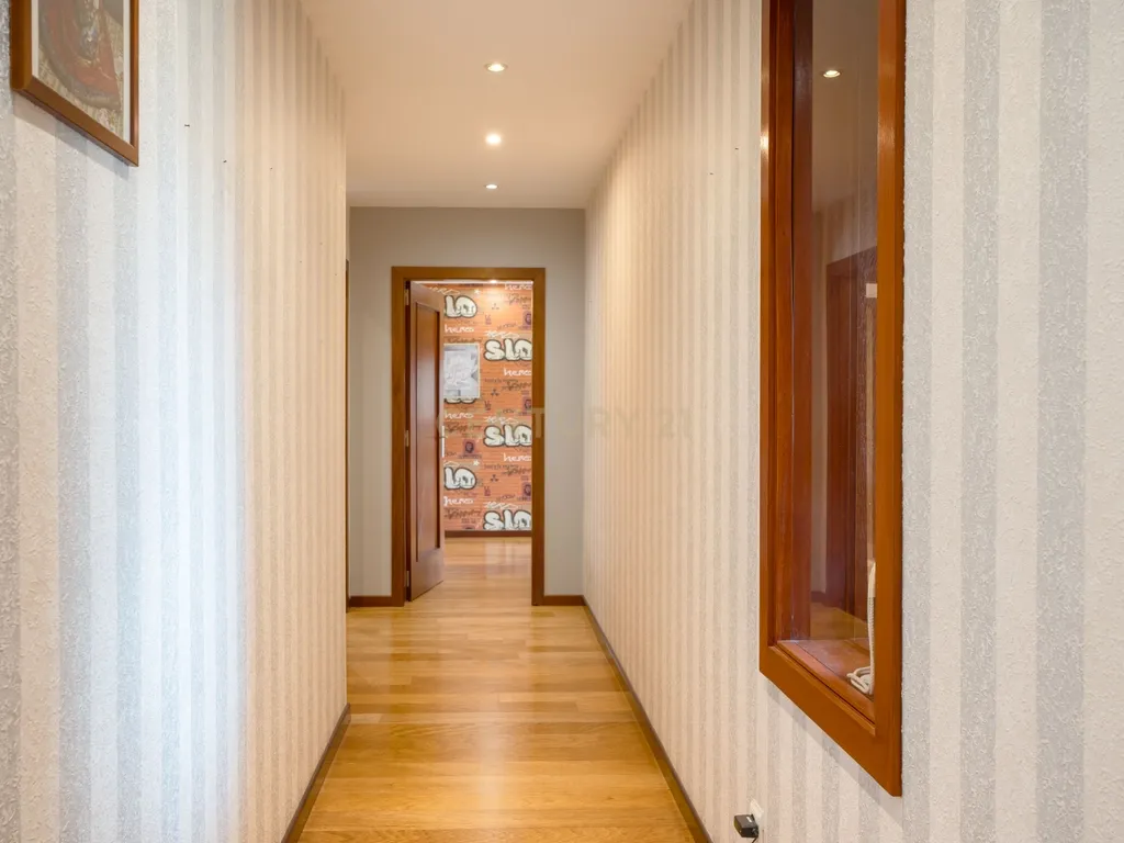 Penthouse Exclusiva T5 – Luxo, Conforto e Espaço em Pleno Coração da Cidade - Image 21