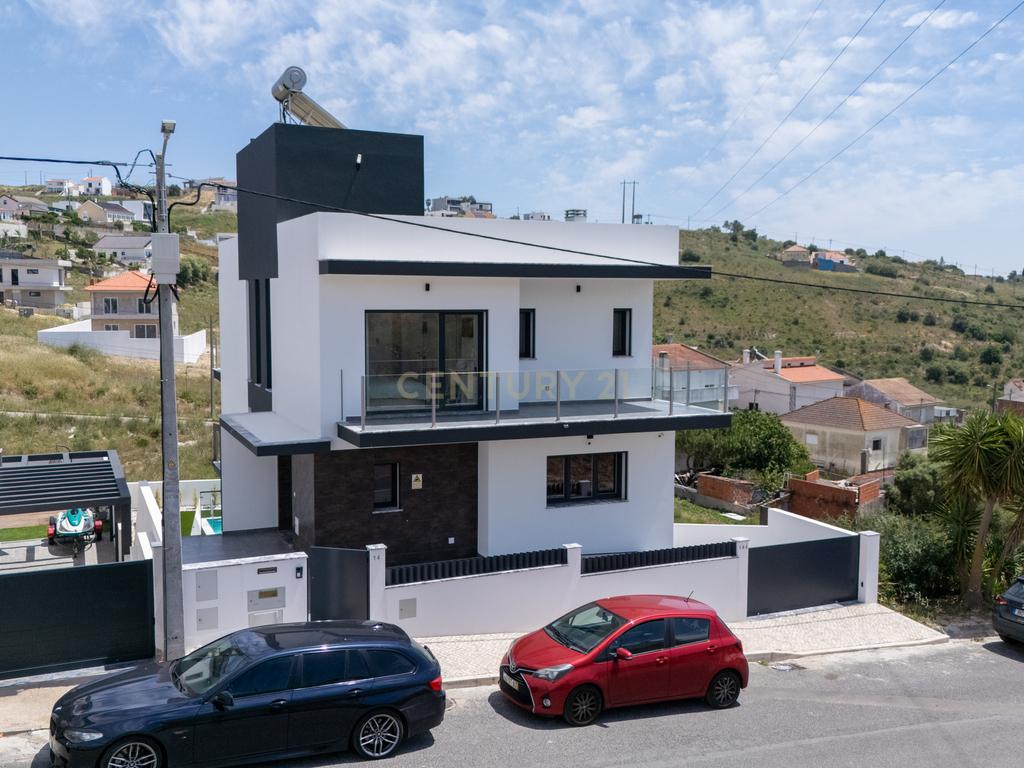 🌅 Moradia Nova com Vista Tejo, Piscina e Terraço Panorâmico a Poucos Minutos de Lisboa - Image 58